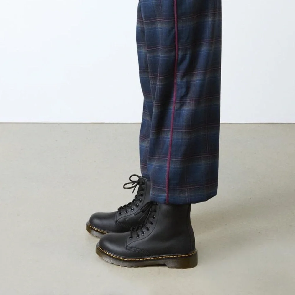 DR MARTENS 1460 Leather Lace Up‎ Boots